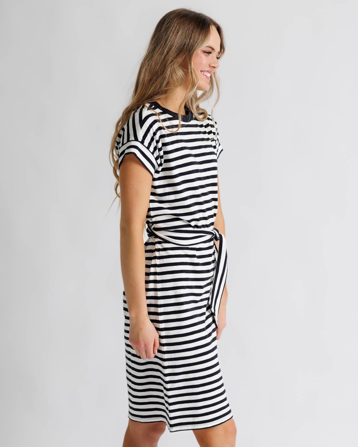 Black and White Striped Short Sleeve Knee Length Knit Dress
