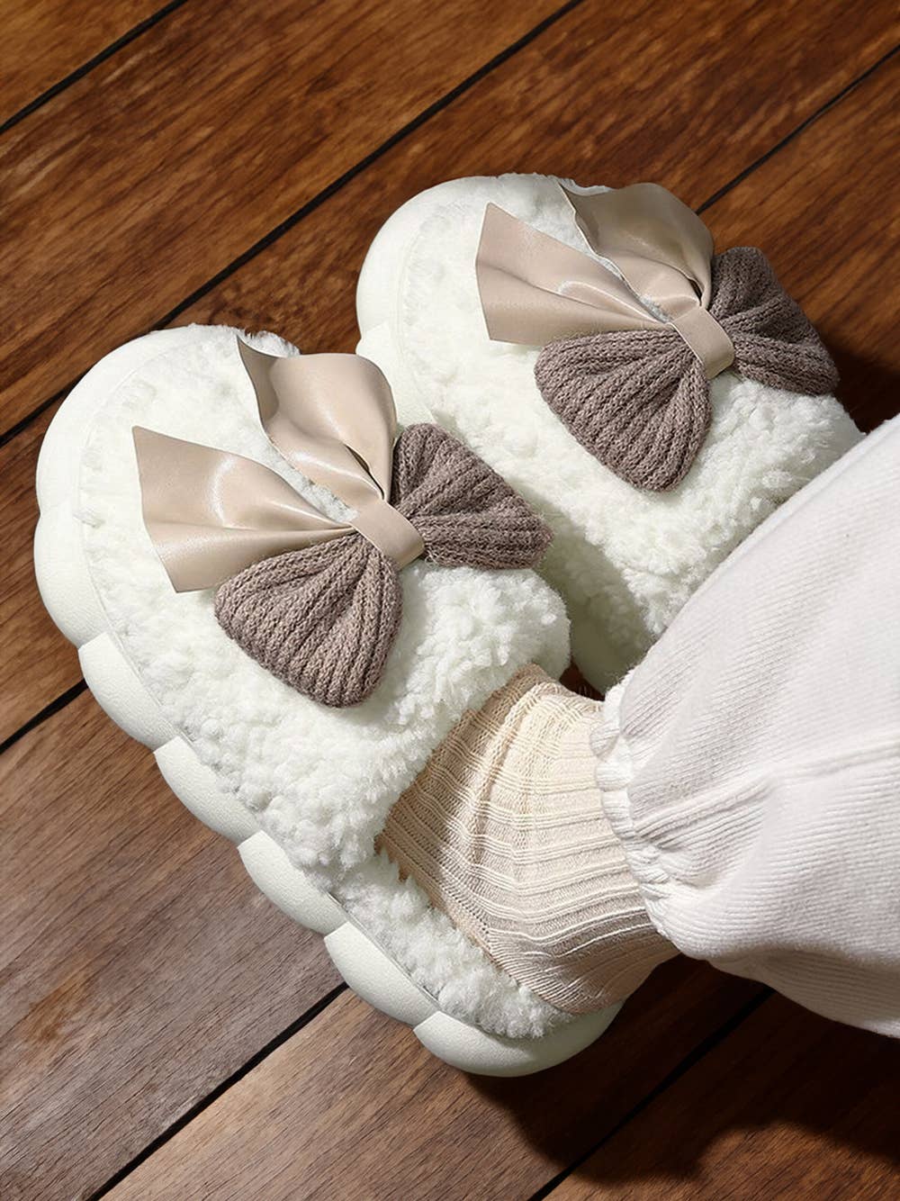 Contrast Bowknot Plush Winter Slippers