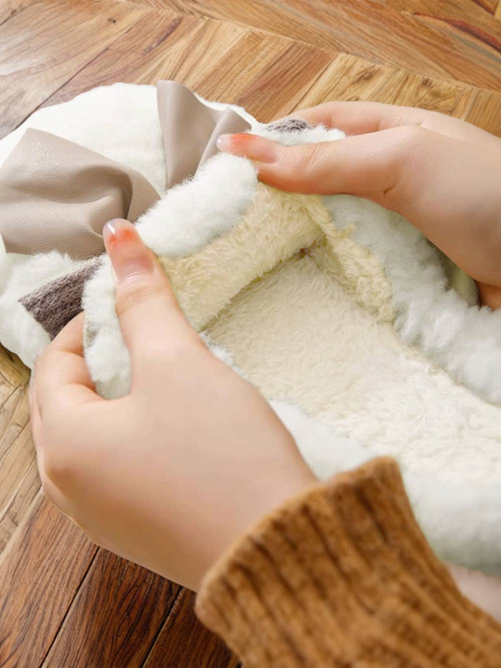 Contrast Bowknot Plush Winter Slippers